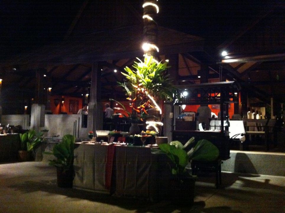 Büffet am Abend The Fair House Beach Resort