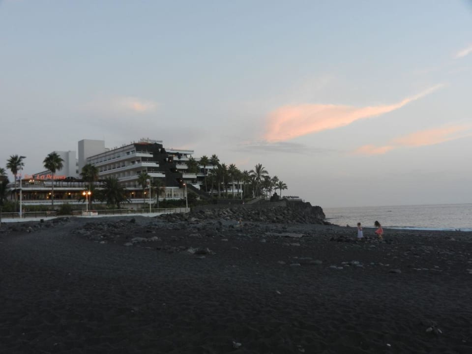 Widok z plaży na hotel. Melia La Palma Hotel