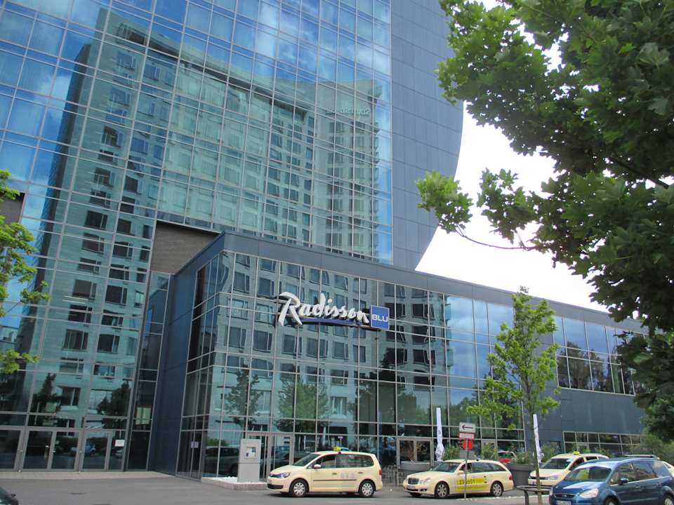 Außenansicht Radisson Blu Hotel Frankfurt