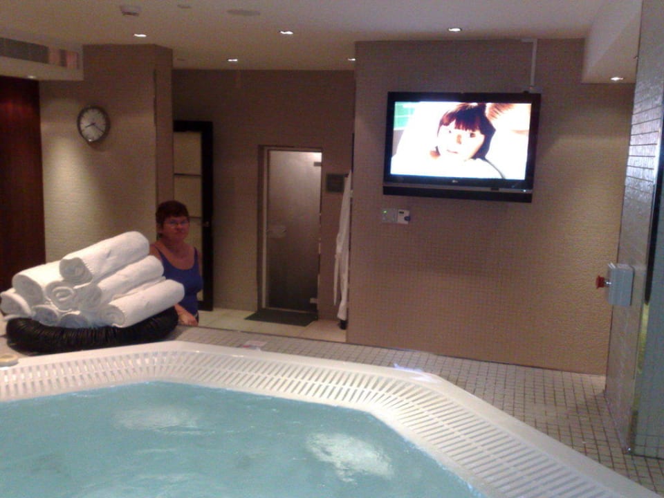 Das Jacuzzi im Fitnesscenter The Westin Dubai Mina Seyahi Beach Resort & Marina
