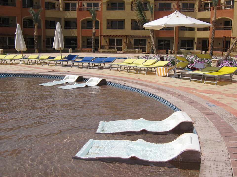 Можно и так загорать Regency Plaza Aqua Park & Spa