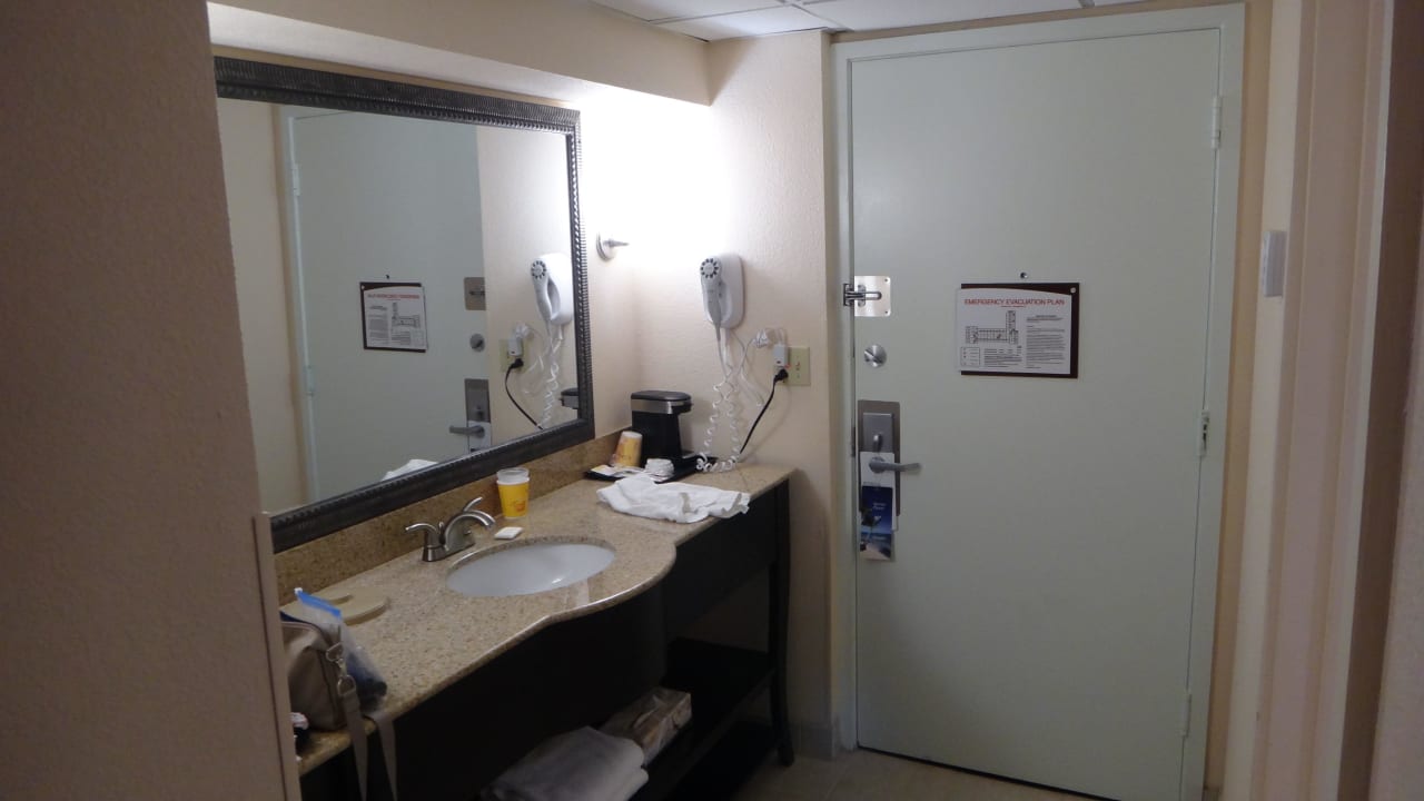 Waschtisch im Flur! Holiday Inn Miami Beach-Oceanfront