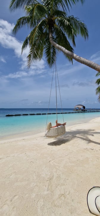 Strand Outrigger Maldives Maafushivaru Resort