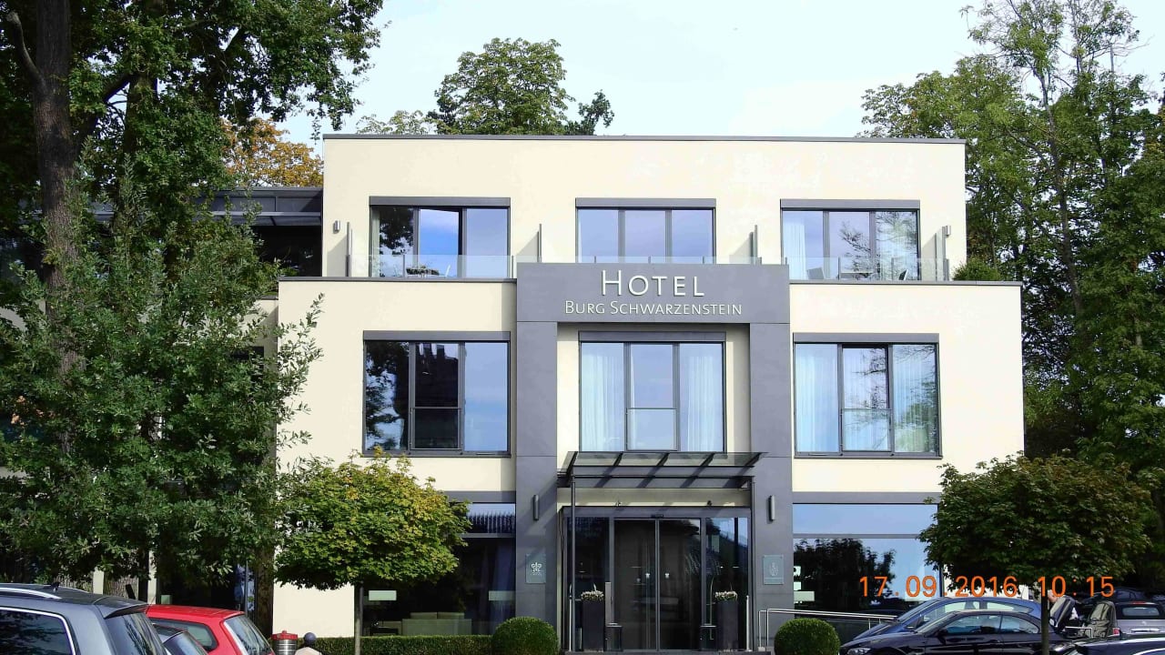 Hoteleingang Relais & Châteaux Hotel Burg Schwarzenstein