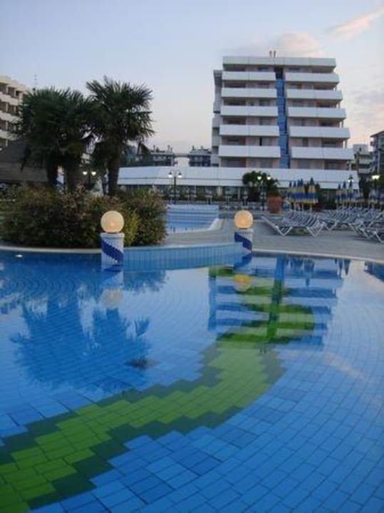 Pool Aparthotel Holiday
