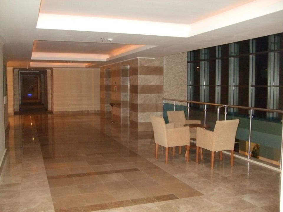 1. Etage Fahrstuhl mit Sitzecke Solivia Hotel