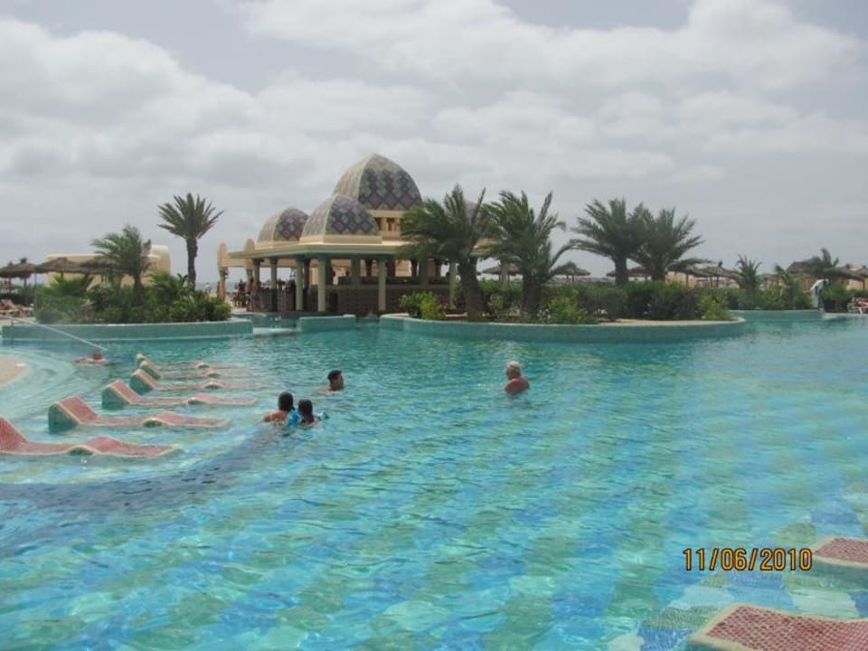Pool Hotel Riu Karamboa