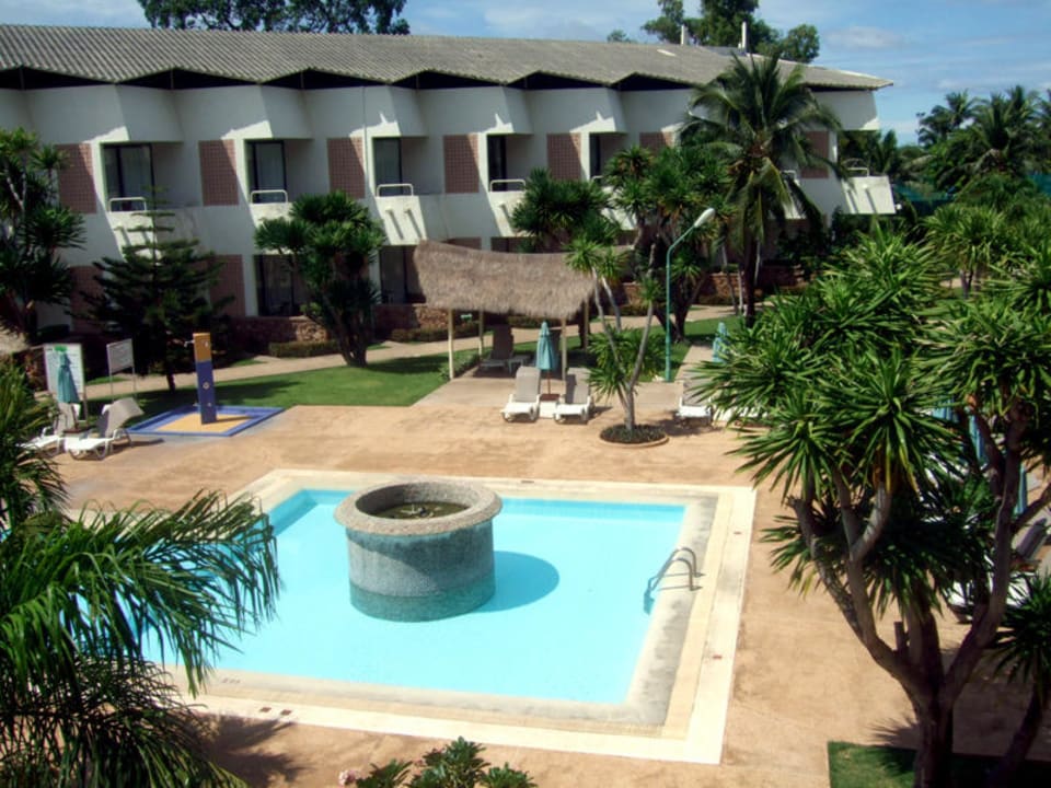 Blick vom Balkon (Neubau) Hotel Tropicana Pattaya