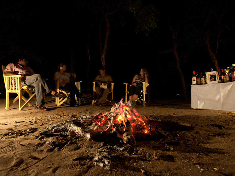 Camp fire  Mahoora Tented Safari Camp - Yala