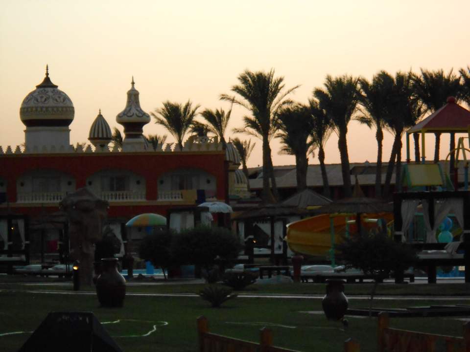 После захода солнца Pickalbatros Alf Leila Wa Leila Resort - Neverland Hurghada