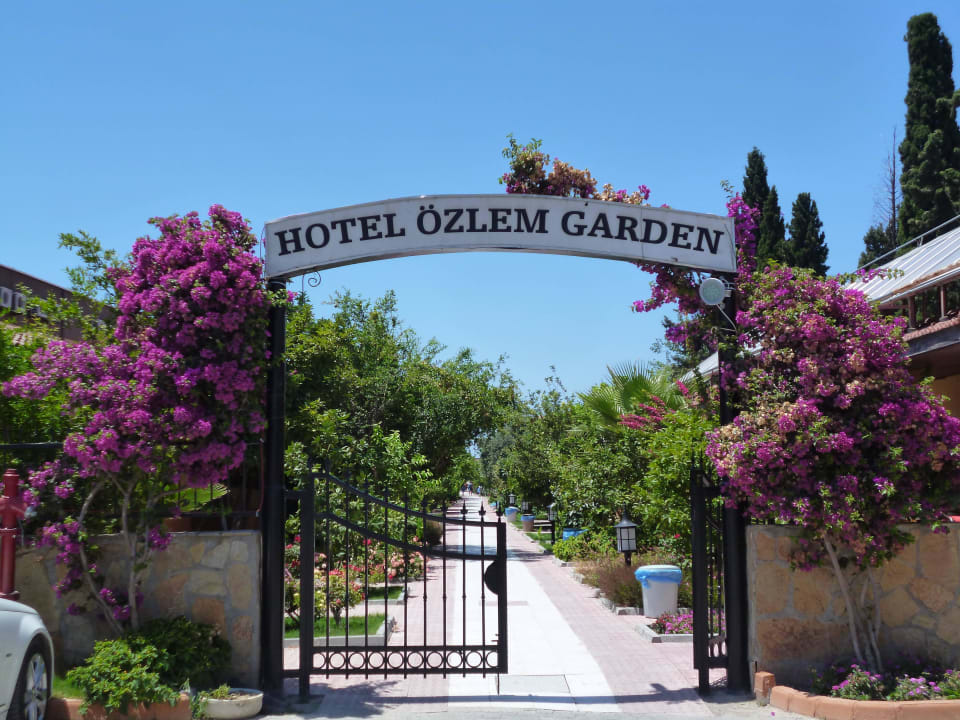 Eingang Özlem Garden Hotel
