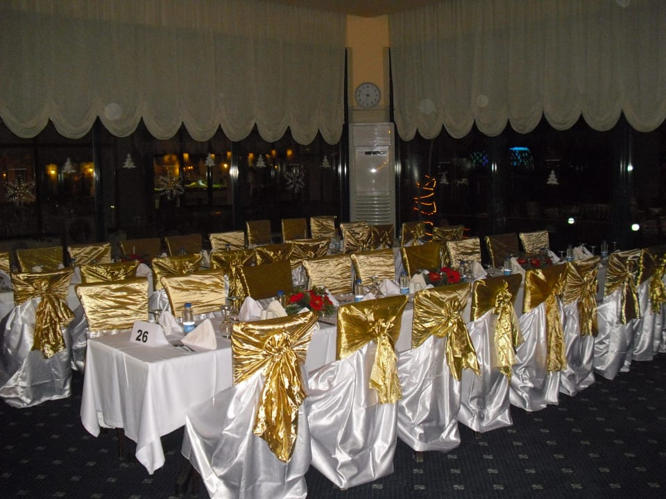 Sitze für Silvester schön geschmückt Aska Hotel Just in Beach