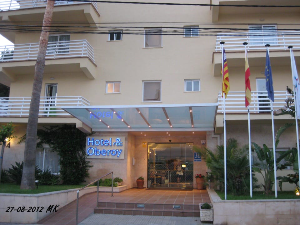 Voorkant hotel Roc Oberoy