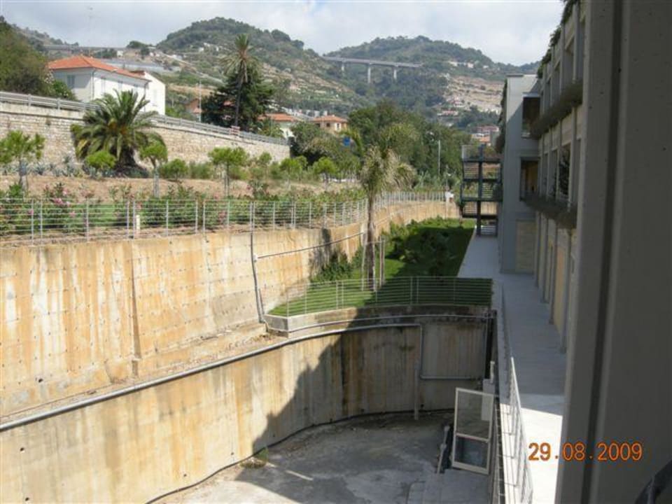 При выходе из номера Aregai Marina Hotel & Residence