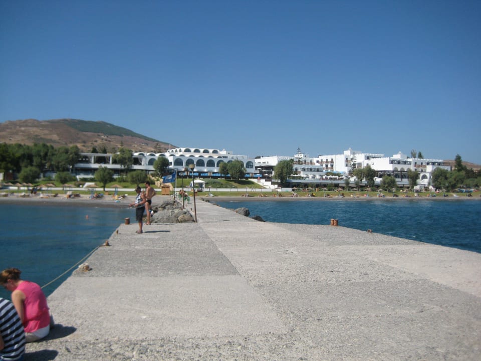 Hotel widziany z plaży (z pomostu) TUI BLUE Oceanis Beach and Spa Resort