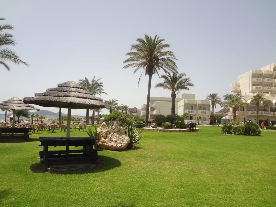 An der Poolbar kann man gut essen Rodos Palladium Leisure & Wellness