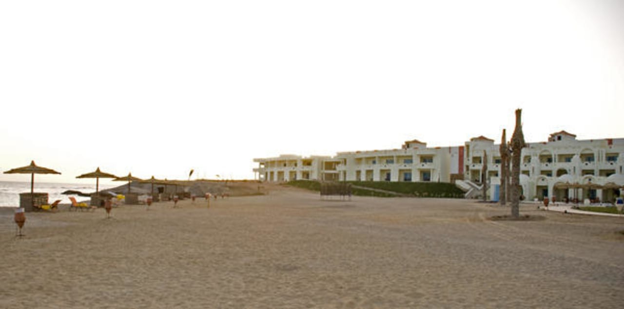 Sonnenaufgang am Strand Coral Sun Beach