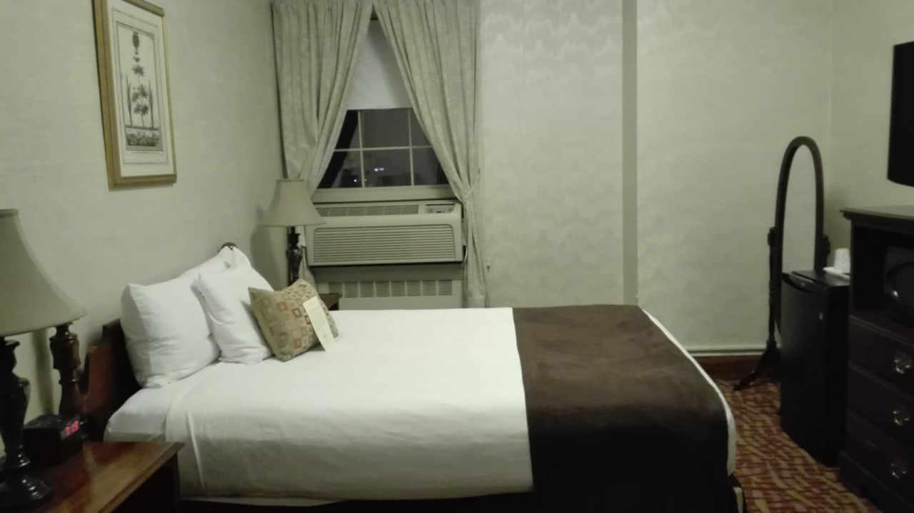 Zimmer SureStay Signature Collection Genetti Hotel