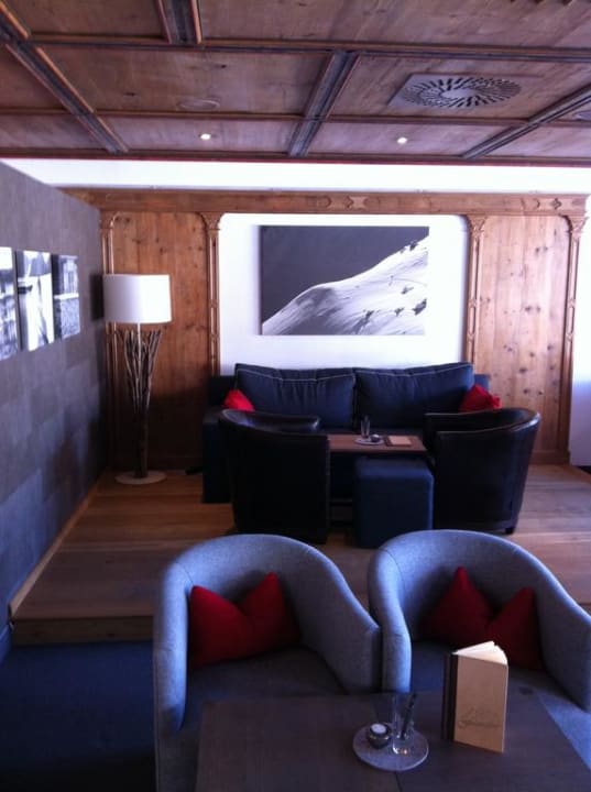 Stylischer Lobbybereich des Hotels Naturhotel Forsthofgut