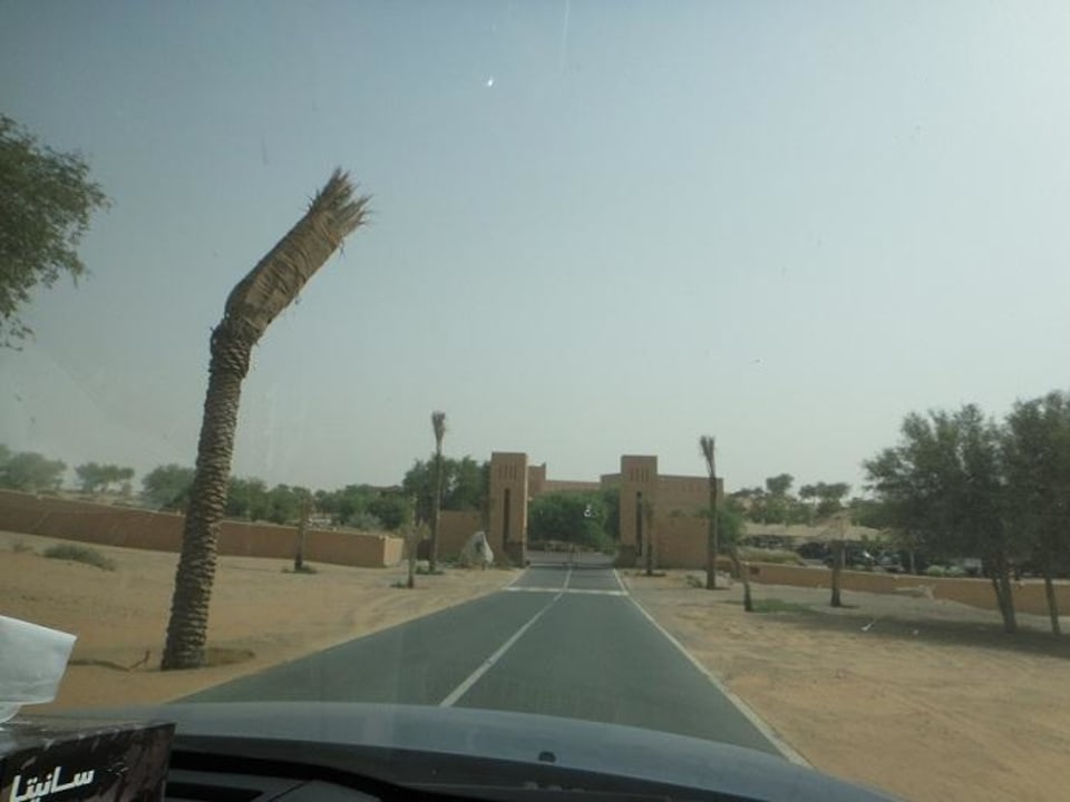 Einfahrt The Ritz-Carlton Ras Al Khaimah, Al Wadi Desert