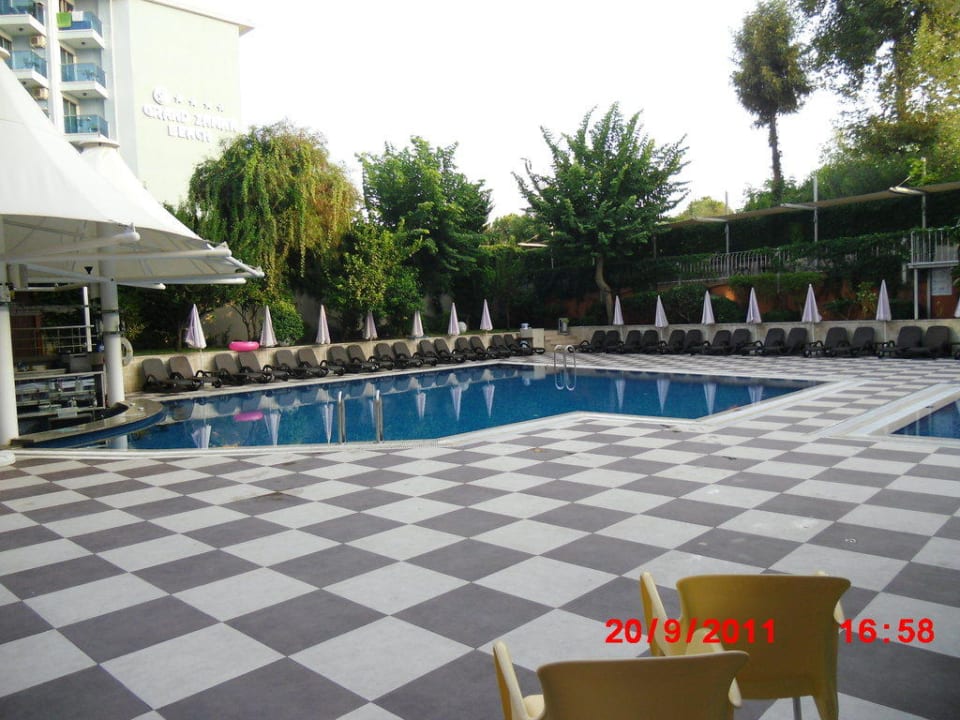 Poolanlage Hotel Grand Okan