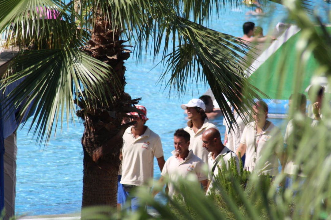 Unsere Animateure beim morgendlichen Rundgang Hane Family Resort