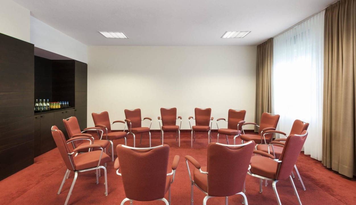 Meeting Room Multi Hotel NH Frankfurt Airport