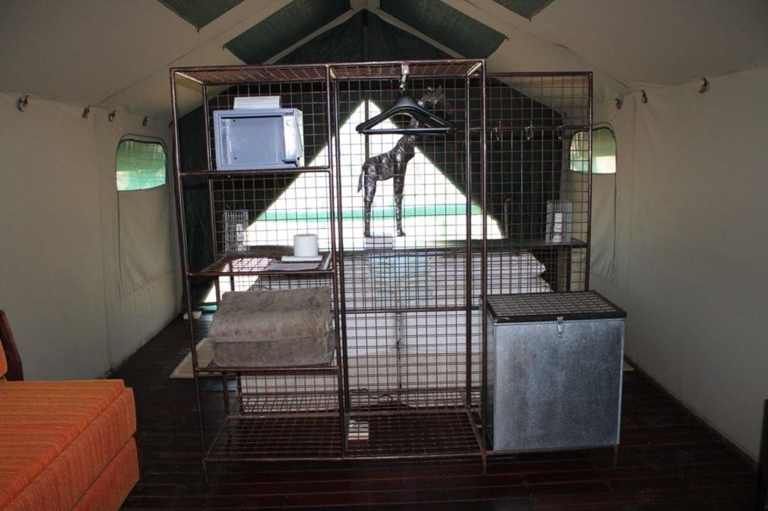 Bett und Schrank Etosha Village