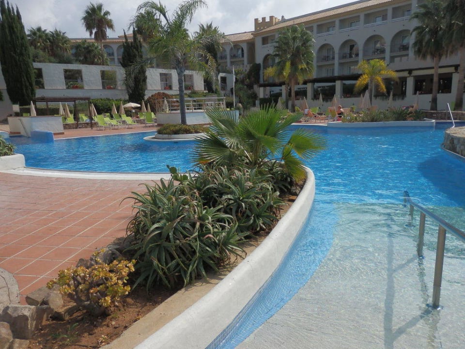 Poolanlage früh morgens Fuerte Conil-Resort