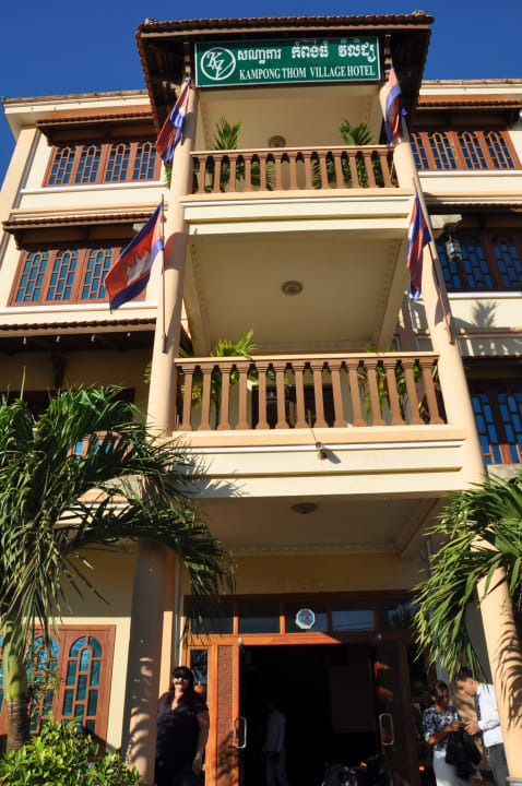 4 piętra bez windy (noszą bagaże) Hotel Kampong Thom Village