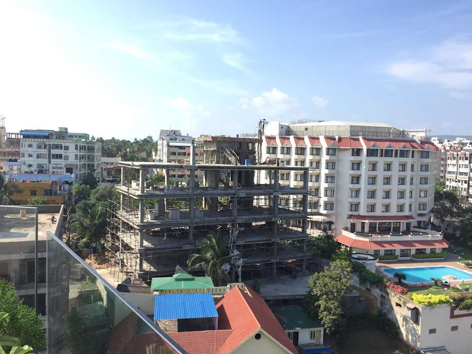 Terrassenaussicht Novotel Visakhapatnam Varun Beach