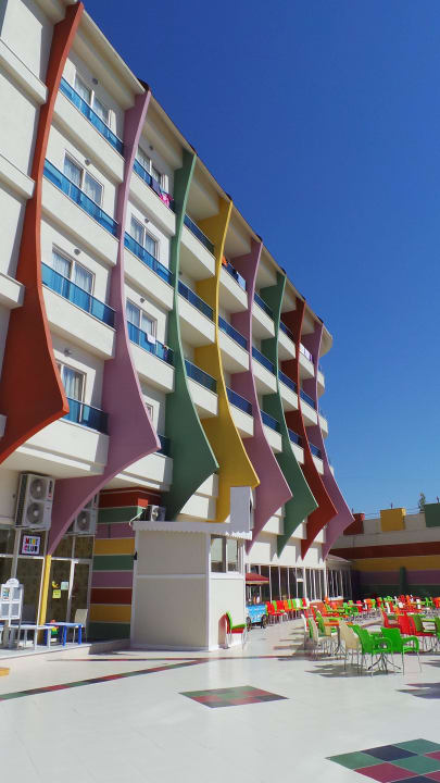 Außenansicht Ramada Resort by Wyndham Side