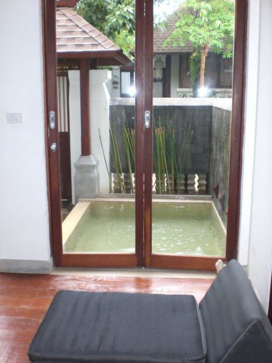 Blick vom Wintergarten auf den Whirlpool Pavilion Samui Villas & Resort