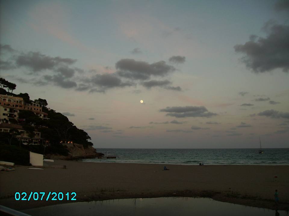 Der Strand mit Ausblick auf den Mond Canyamel Sun Aparthotel