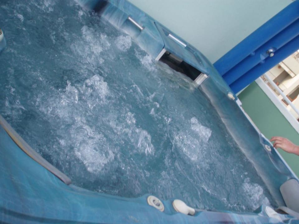 Whirlpool auf der Terrasse Hotel Montecarlo