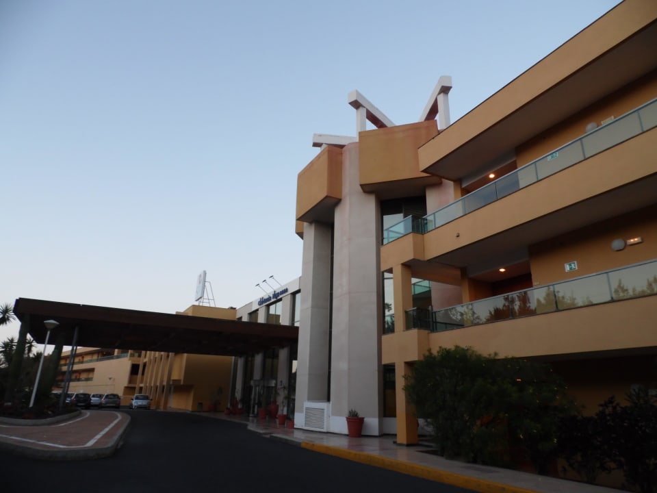 Hoteleingang SBH Club Paraiso Playa