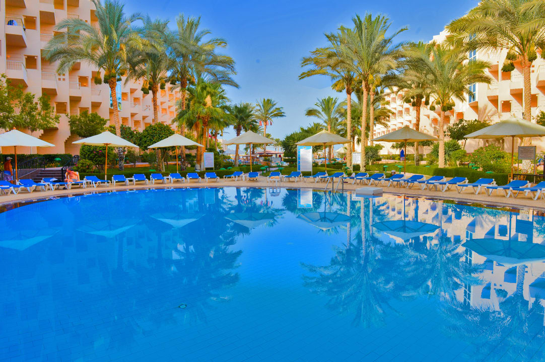 Pool Sea Star Beau Rivage