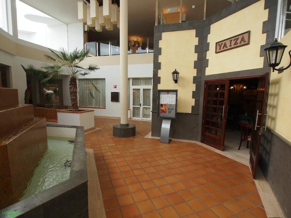 Restauracja tematyczna (wejście) Yaiza Hotel Riu Paraiso Lanzarote