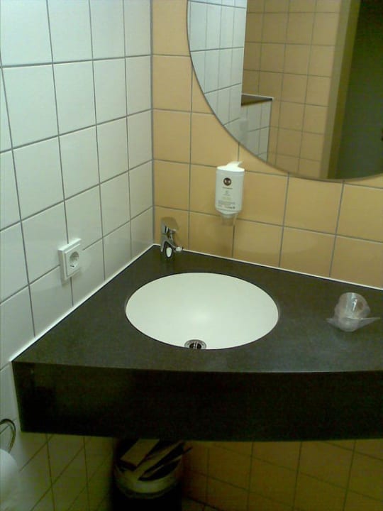 Das Badezimmer B&B Hotel Stuttgart-City