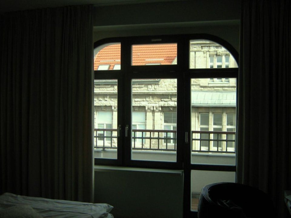 Ausblick zur Straße Lux Eleven Berlin-Mitte