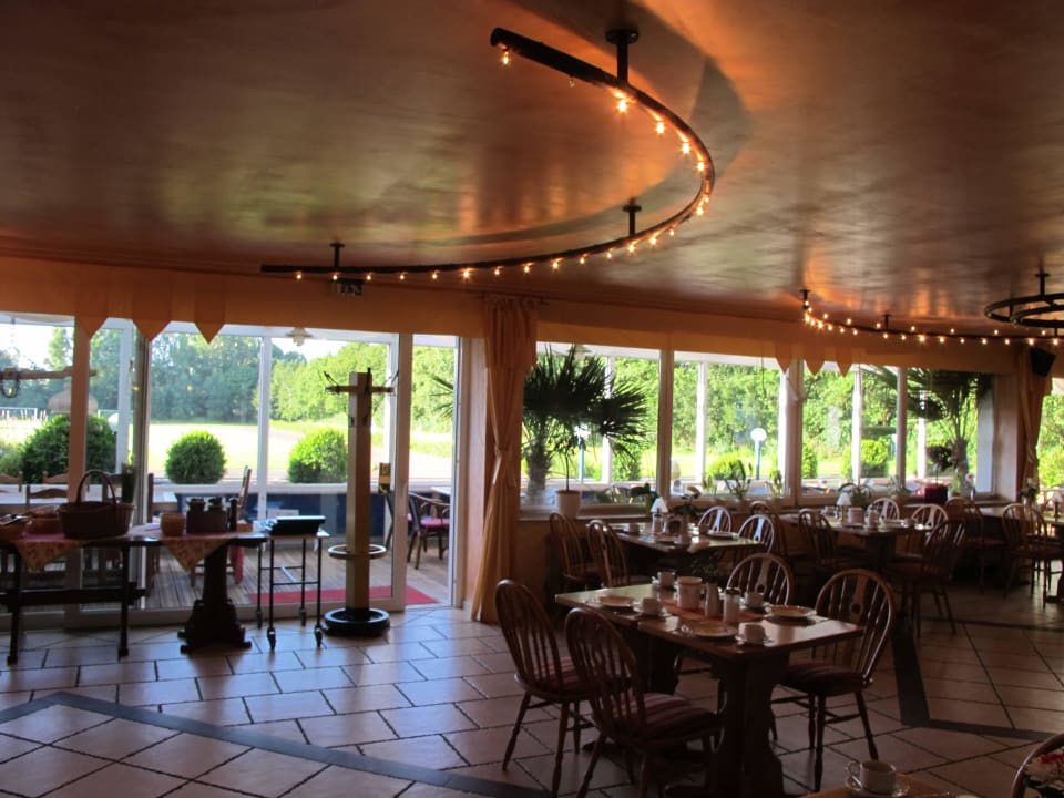 Moderner Frühstücksraum Erbenholz Hotel