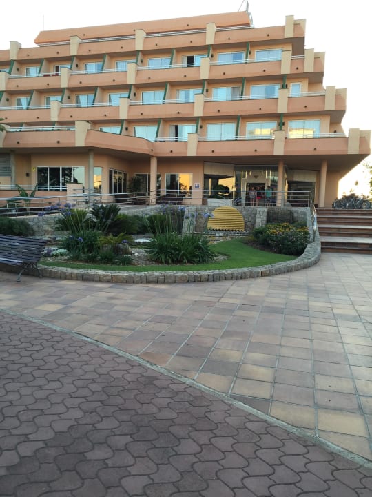 Vor dem Hotel Hotel Mariant Park