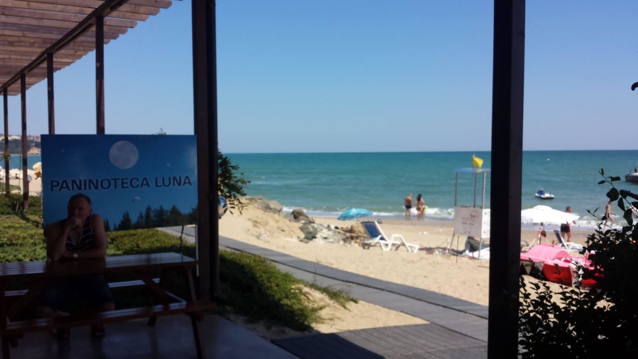 Getränkebar und Paninoteca am Strand Sol Luna Bay