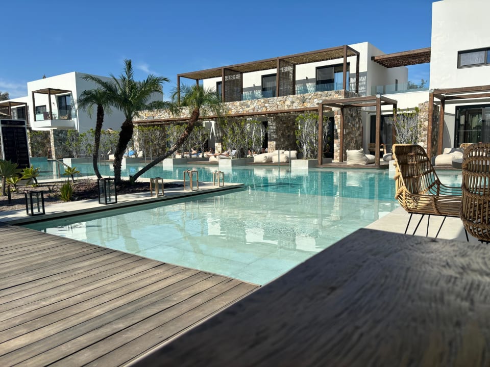 Pool Caravia Beach Hotel