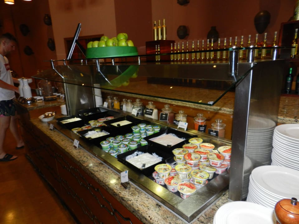 Frühstücksbuffet The Cove Rotana Resort