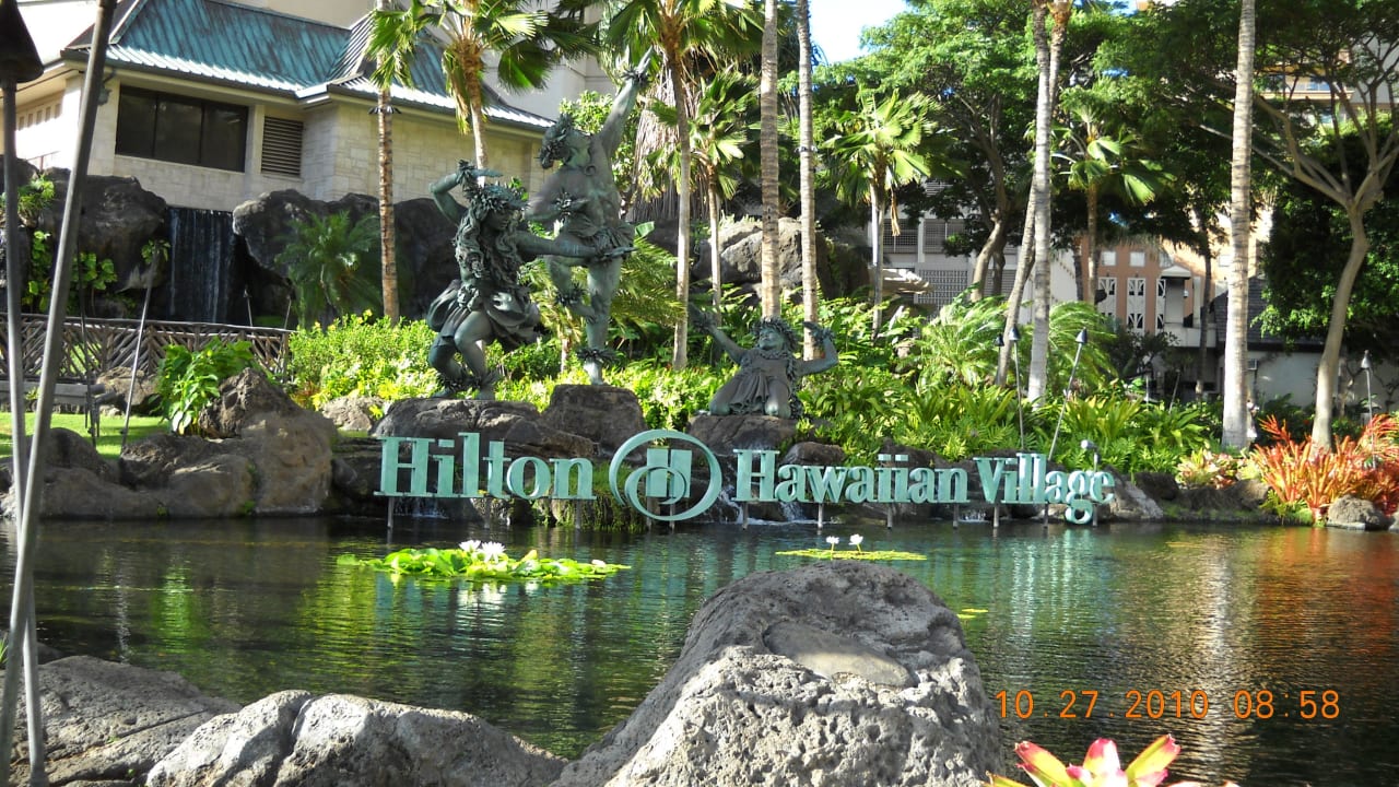 Соседний Хилтон Hotel Aqua Palms at Waikiki