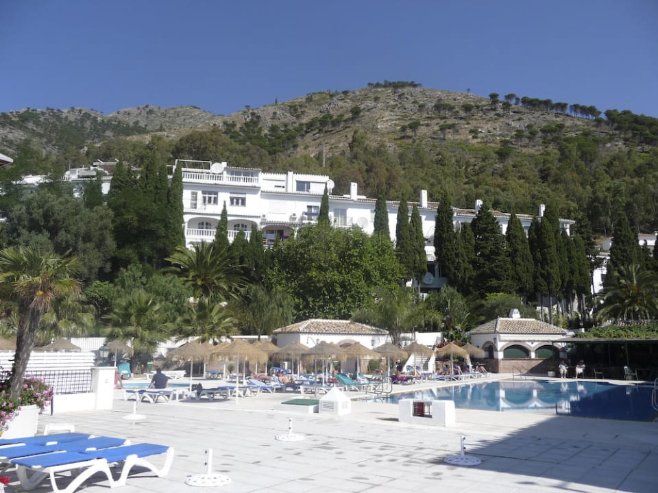 Pool mit Blick aufs Berg TRH Mijas