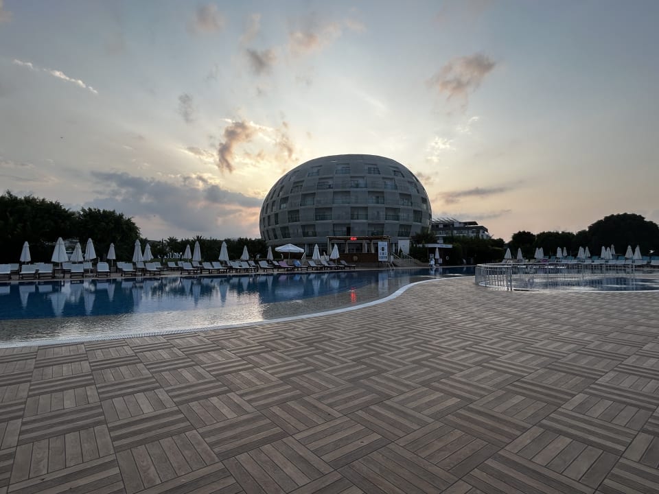 Pool Gold Island Selected
