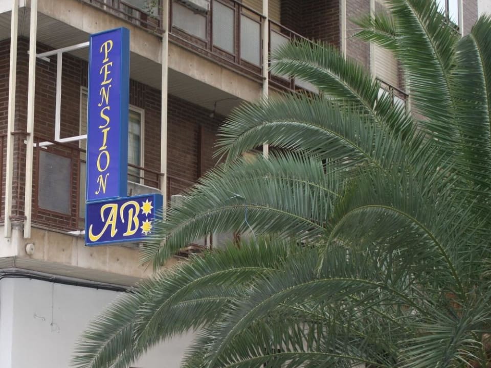 Front hostel Pension AB Granada