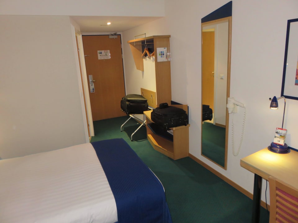 Standard Doppelzimmer #216 Holiday Inn Express Genf - Airport